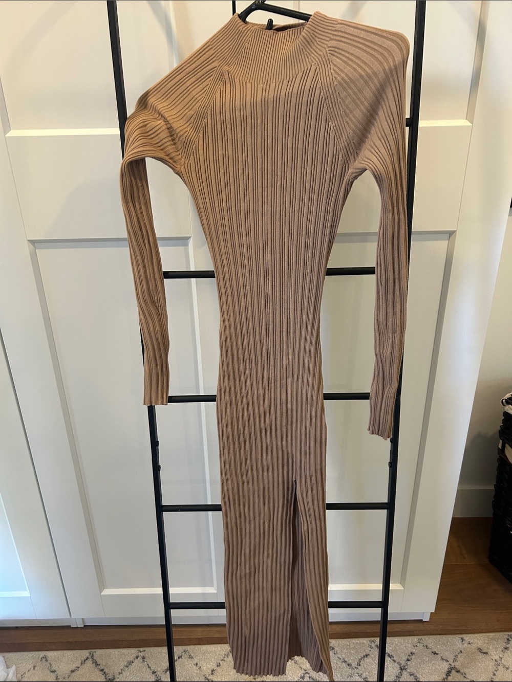 Wilfred Ribbed Long-Sleeve Maxi Dress in Taupe